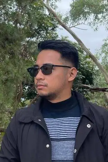 James Lee Lila, Philippines SEO specialist (2025), who is an expert in optimizing websites for improved Google rankings and organic traffic.